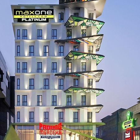 Отель Maxone Platinum Hayam Wuruk Джакарта Экстерьер фото