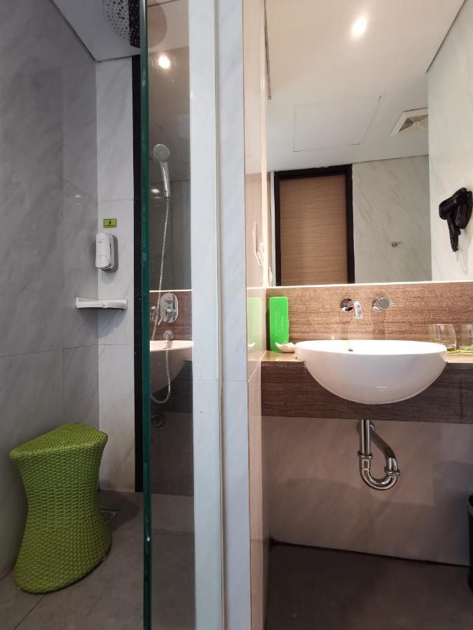 Отель Maxone Platinum Hayam Wuruk Джакарта Экстерьер фото